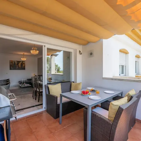 شقة Golden Mil 3 Bdrm Elegant Penthouse With Sea View *