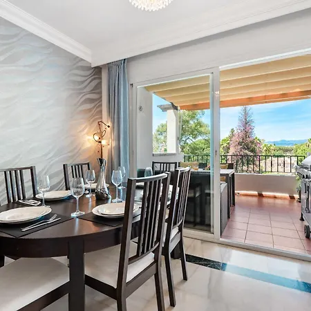 Golden Mil 3 Bdrm Elegant Penthouse With Sea View