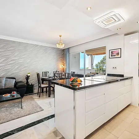 Golden Mil 3 Bdrm Elegant Penthouse With Sea View شقة