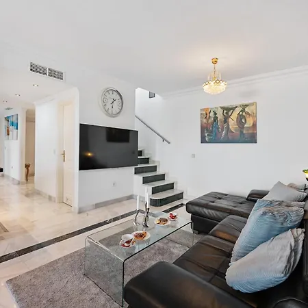 Golden Mil 3 Bdrm Elegant Penthouse With Sea View شقة *
