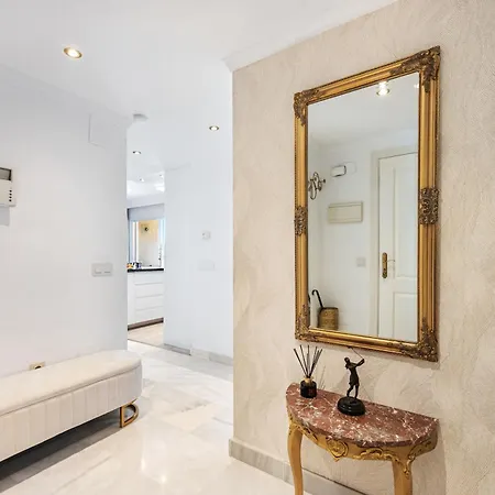 Golden Mil 3 Bdrm Elegant Penthouse With Sea View *