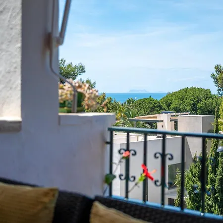 Golden Mil 3 Bdrm Elegant Penthouse With Sea View *